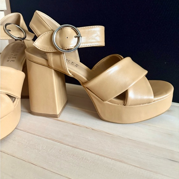 Journee Collection Tan Platform Sandals with Chunky Heel and Crisscross Straps - Picture 1 of 9
